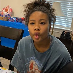 Meet your Posher, Mia